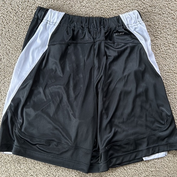 Nike UNC basketball shorts - Picture 3 of 3